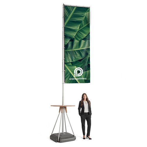 Polyester Stoffbanner fr den Auenbereich, gehisst an einer hohen Stange.