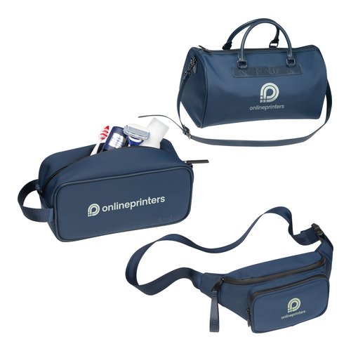 Blaue Reiseartikel aus Stoff, darunter eine Reisetasche, eine Grteltasche und ein Kulturbeutel.